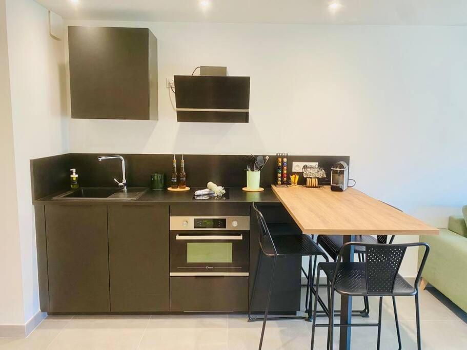 "Royal" Magnifique Appartement Avec Vue Sur Le Cadre Royal سُت المظهر الخارجي الصورة