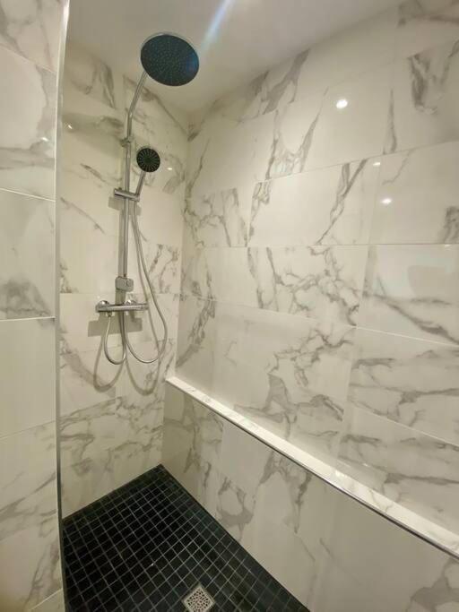 "Royal" Magnifique Appartement Avec Vue Sur Le Cadre Royal سُت المظهر الخارجي الصورة